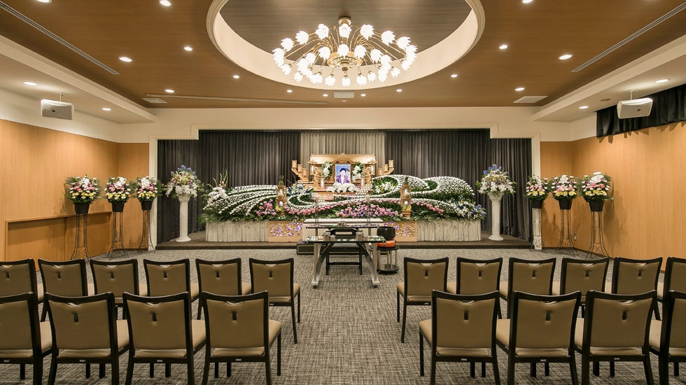 北大阪祭典の式場（ホール） の写真。宗派や規模を問わず葬儀を執り行うことができる