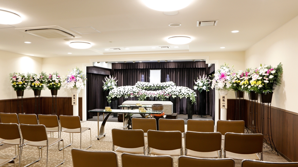 南大阪祭典の式場の写真。4つの式場はサイズや趣が異なり規模に合わせた葬儀が可能。