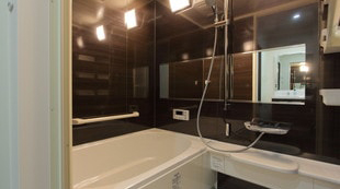 ティア黒川の浴室。親族控え室に付帯したホテルのように高級感のある浴室