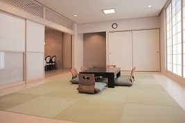 ウィズハウス清田の親族控え室。畳敷きの落ち着いた雰囲気の和室で参列者の宿泊も可能
