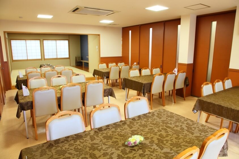ファミーユ花ヶ島の会食室