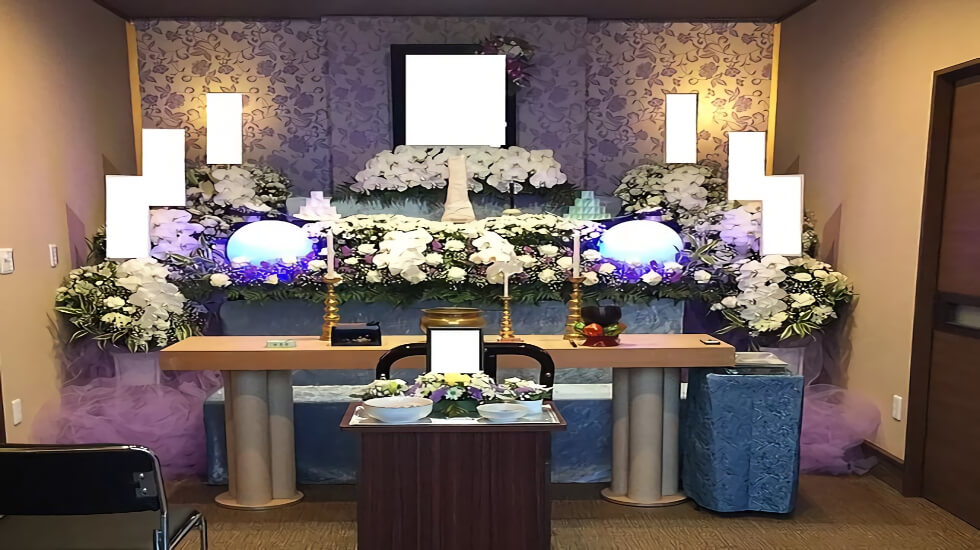 モアサポート多摩川の葬儀式場、10名ほど収容可能で、小規模の葬儀に適してます。