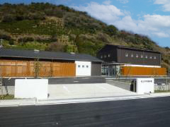 松山市中島斎場（愛媛県松山市）の外観。県道41号線から入ったところにある