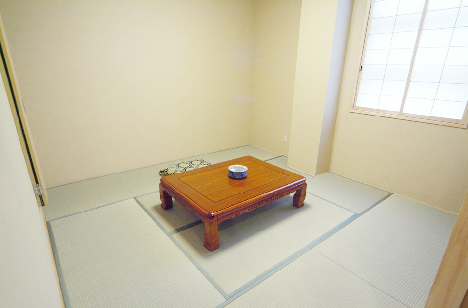 河芸斎奉閣の寺院控室。お坊さんなど宗教者用の控室が別室に用意されている