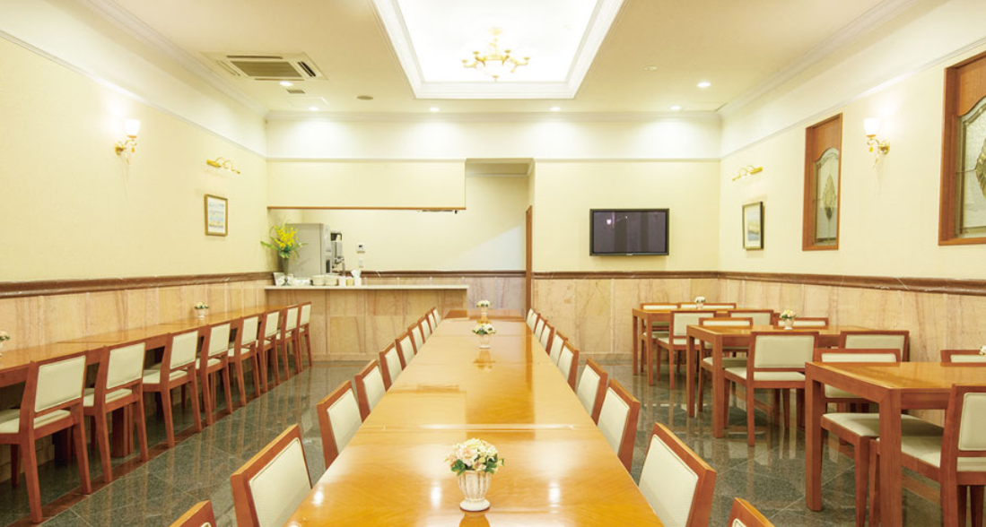 和泉市の民営斎場「泉中央メモリアルホール」会食室