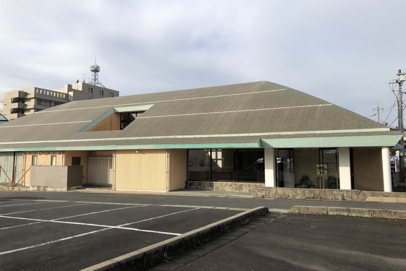 松江市東津田町にある民営斎場「松江葬祭会館」の外観です