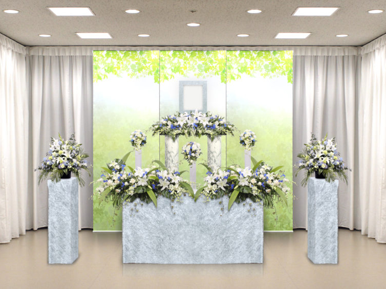つばさホール東大屋の選べる生花祭壇。白を基調とした祭壇