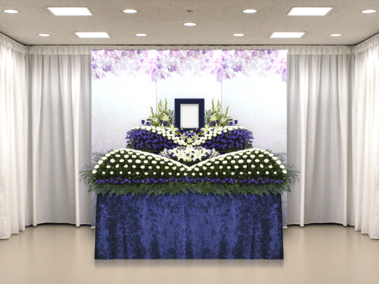つばさホール東大屋の選べる生花祭壇。ネイビーを基調とした祭壇